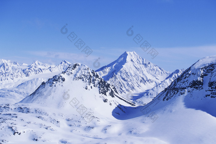 冬天雪山山丘摄影图