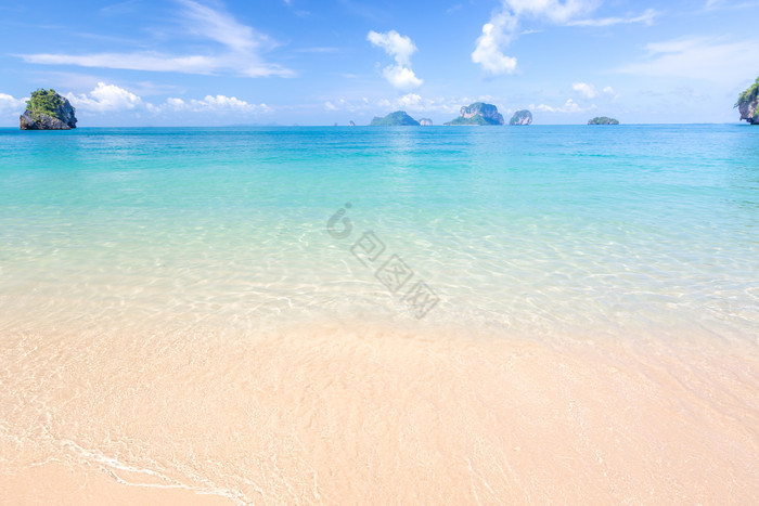 海滩碧水蓝天图片