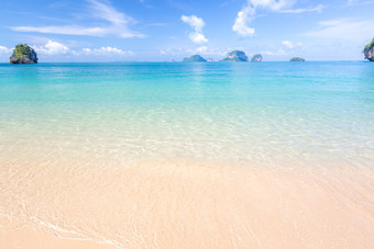 海滩碧水蓝天摄影图