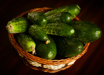 篮子里的蔬菜黄瓜摄影图