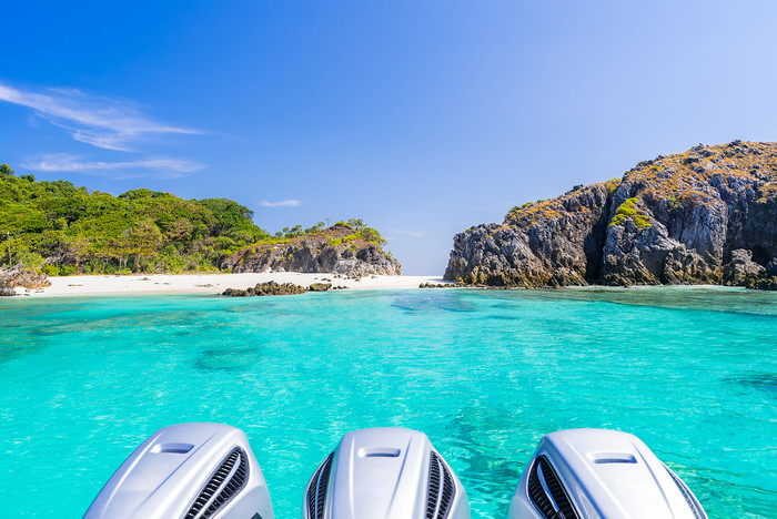 海边的海岸风景摄影图