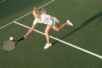 打网球的运动<strong>女孩</strong>