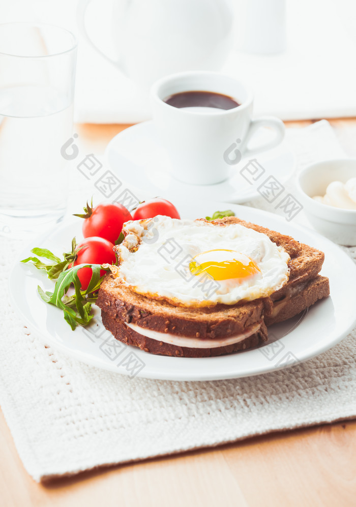 面包鸡蛋番茄美味早餐
