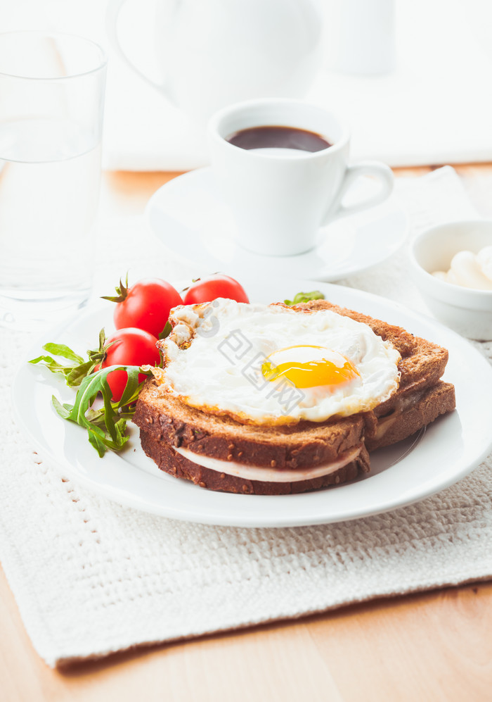面包鸡蛋番茄美味早餐图片