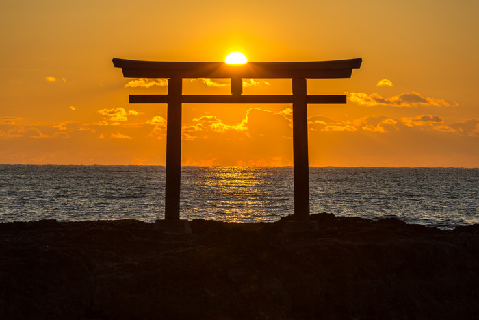 暗色调日本建筑摄影图