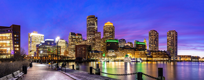 夜晚的全景波士顿