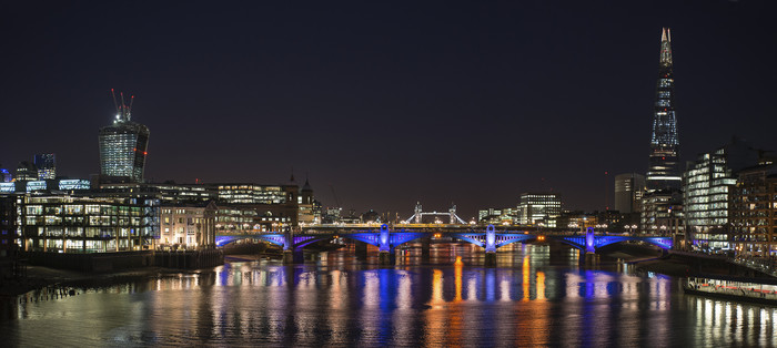 伦敦城市房子夜景