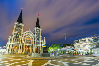 暗色调泰国教堂摄影图