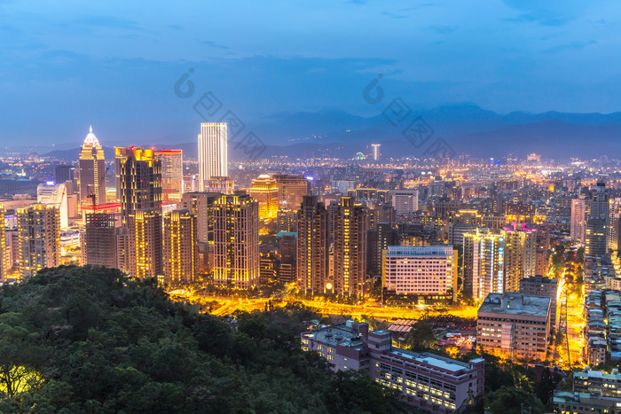 台北城市楼房夜景