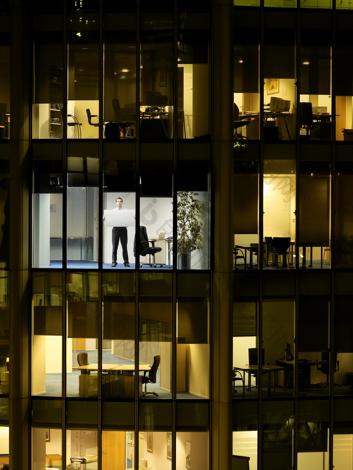暗色调企业的大楼摄影图