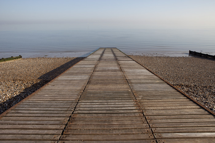 海滩海边的甲板木板