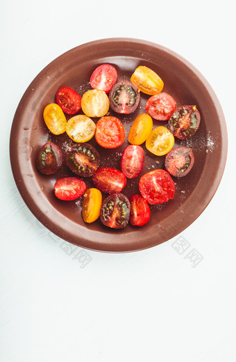 切开的小番茄摄影图