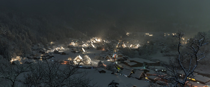 白川乡小镇夜晚摄影图