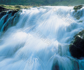 瀑布急流流水摄影图