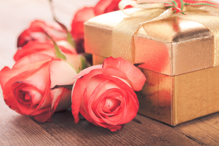 情人节玫瑰花和礼物