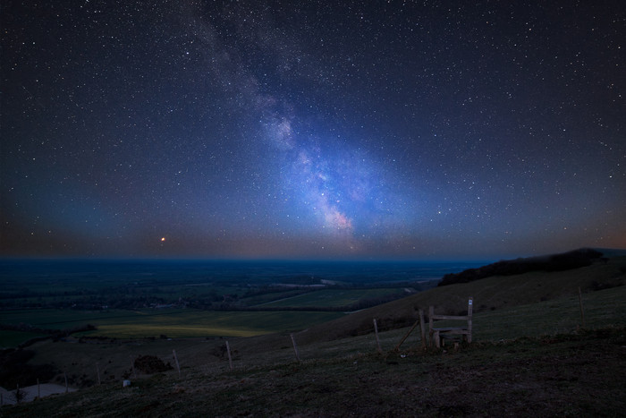 星空下的原野摄影图