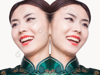 女人成熟的绿色旗袍<strong>中国风</strong>韵味微笑