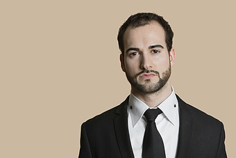 满脸胡渣的商务男人背景图片下载