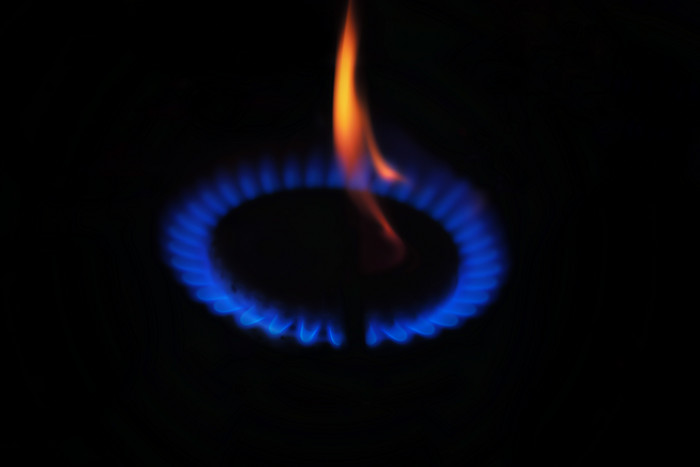 炉灶上的蓝色火焰