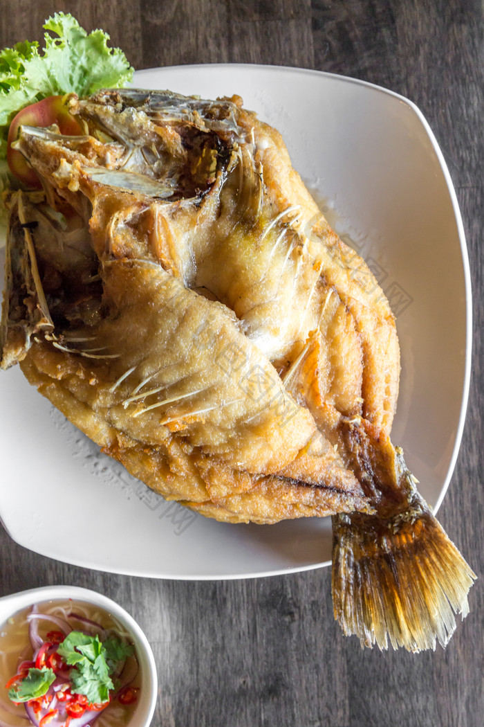 海鲜美食烤鱼摄影图