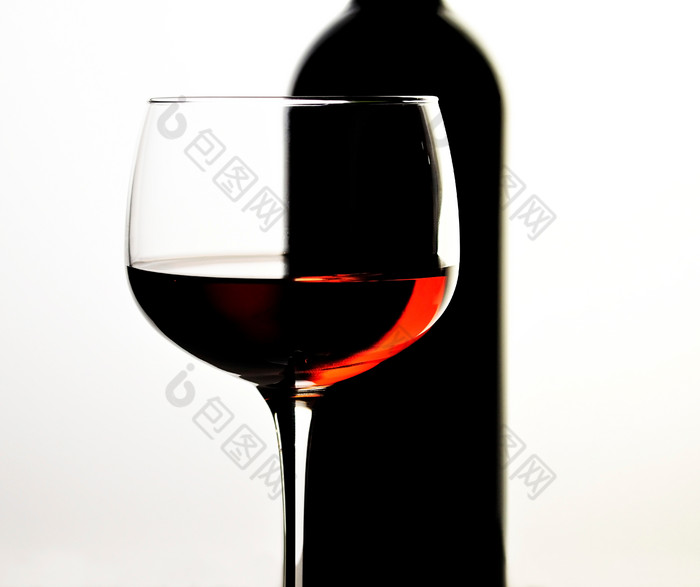 暗色调品红酒摄影图