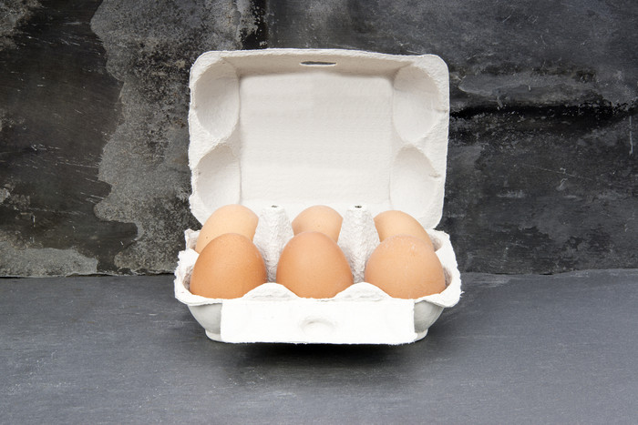 盒子里的鸡蛋摄影图