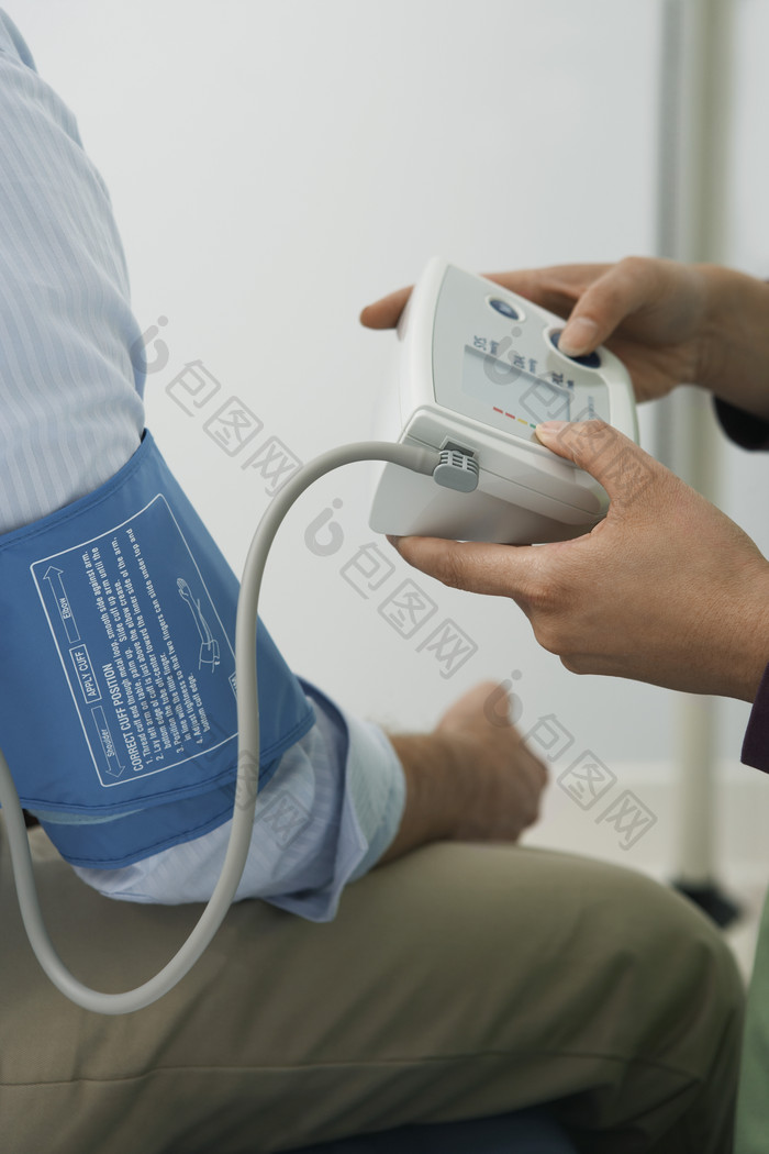灰色调量血压中摄影图