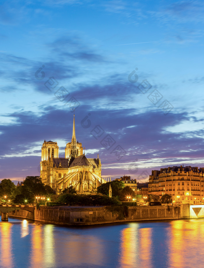 巴黎圣母院夜景城市