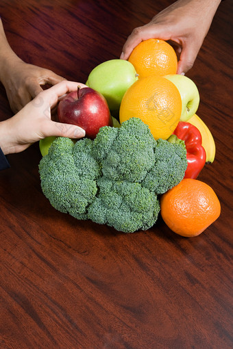 暗色调<strong>水果蔬菜</strong>摄影图
