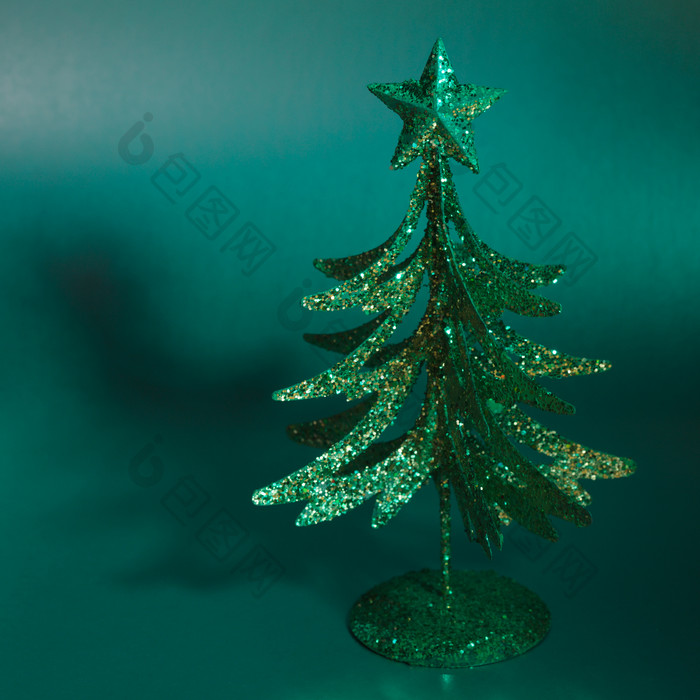 墨绿色五角星圣诞树