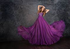 衣服模型工作室紫色的图片摄影图