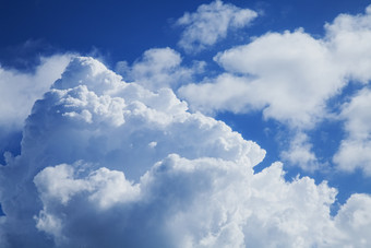 <strong>蓝色调天空</strong>的云摄影图