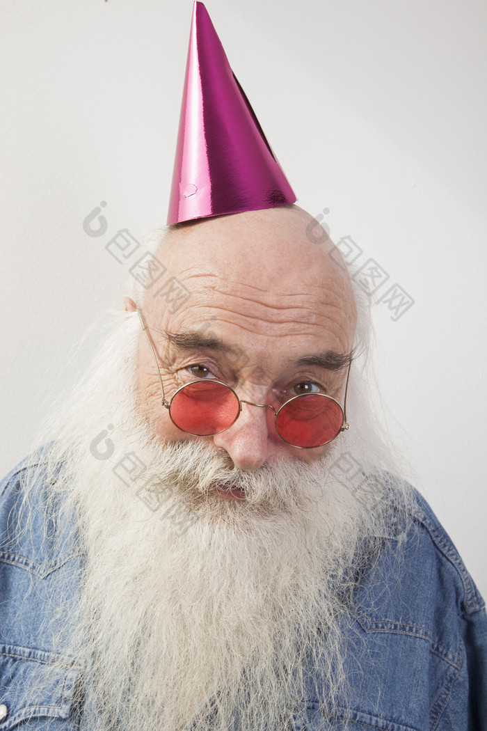 灰色搞怪的一个老人