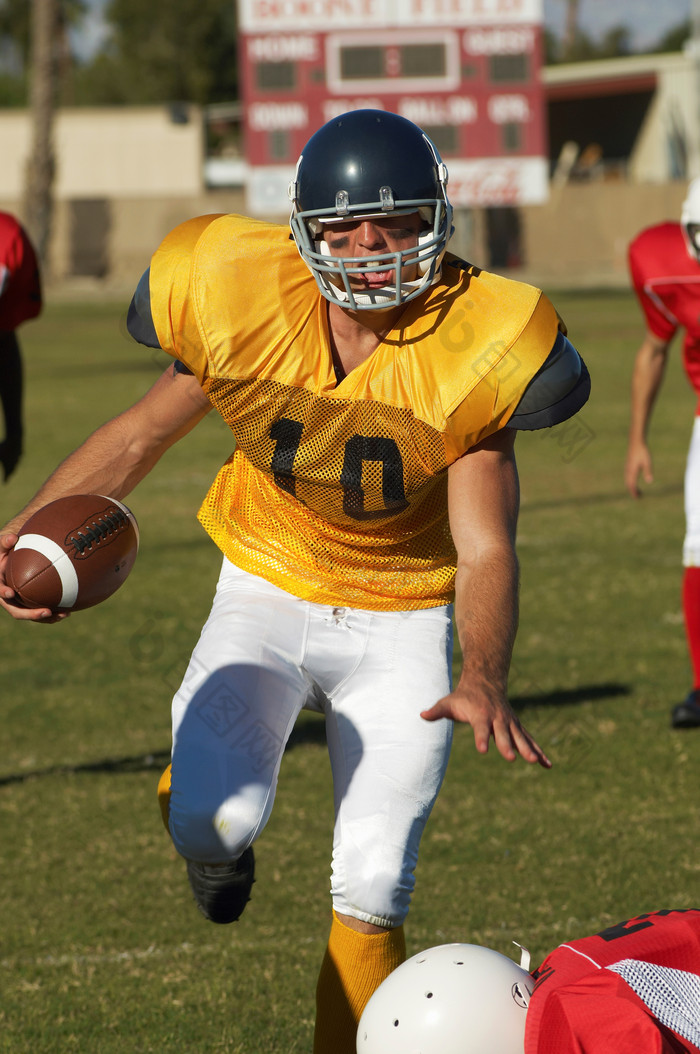 深色调打橄榄球