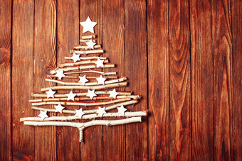 星星木棍装饰的圣诞树