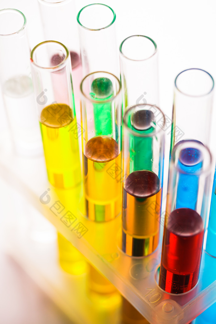 生物实验试管中的彩色液体