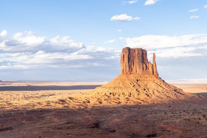 沙漠蓝天白云风景画峡谷纪念碑天空旅游摄影