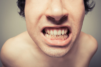 男人的牙齿口腔摄影图