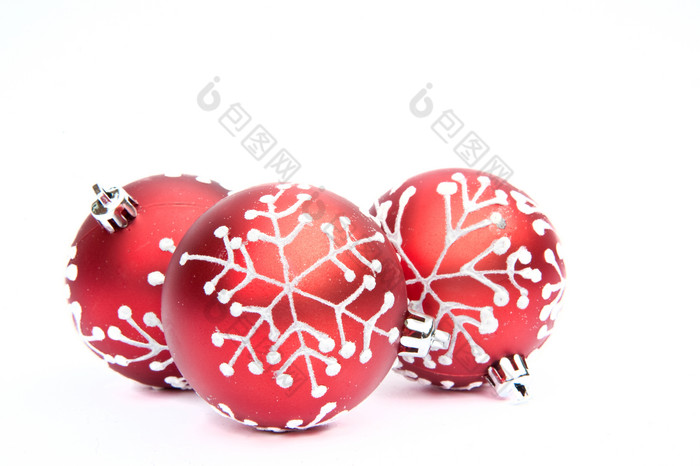 简约圣诞的红色装饰球摄影图
