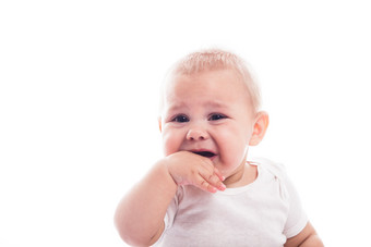 简约吃着手的婴儿摄影图