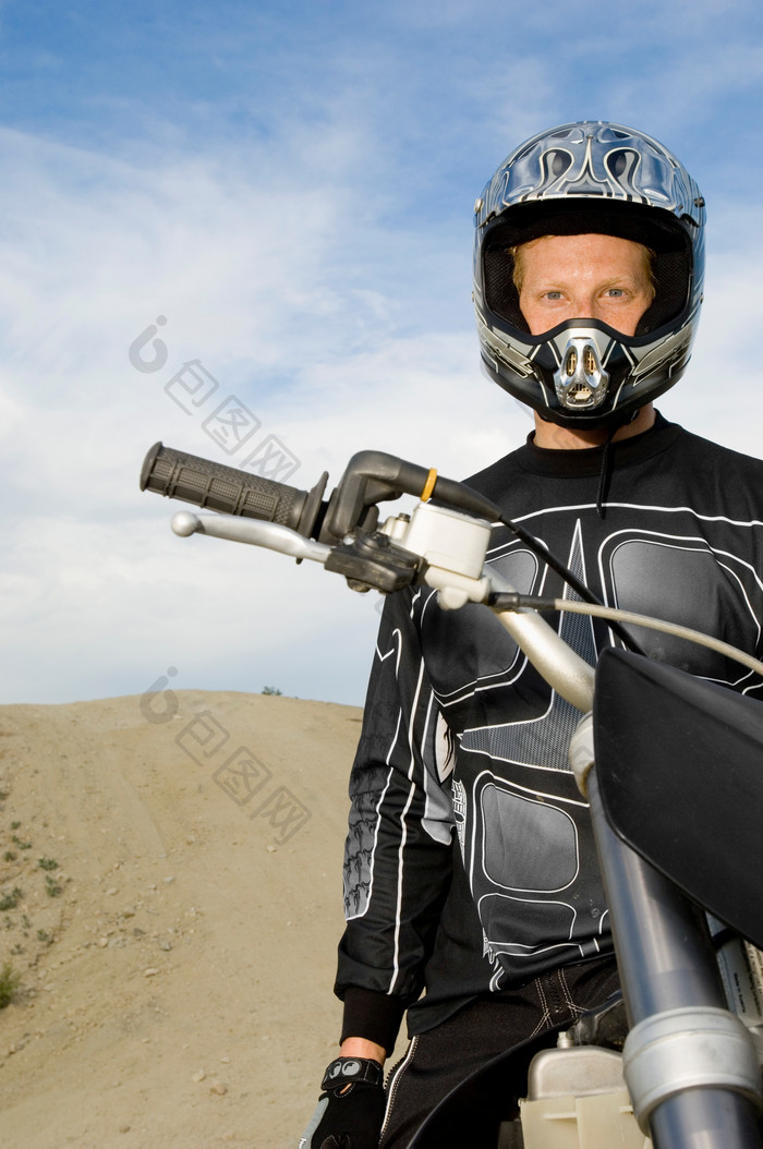 摩托车骑手摄影图