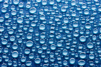 蓝色调多个水滴摄影图
