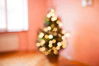 模糊的<strong>圣诞树</strong>灯光
