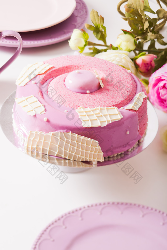 美味的粉色巧克力蛋糕