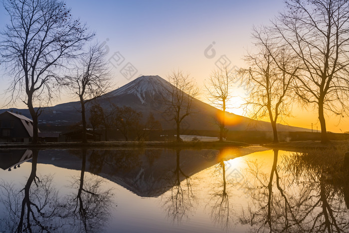 暗色调富士山日出摄影图