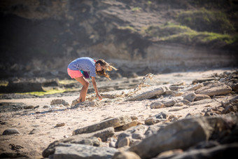 美女独自一人<strong>夏天旅游</strong>度假休闲风景摄影素材