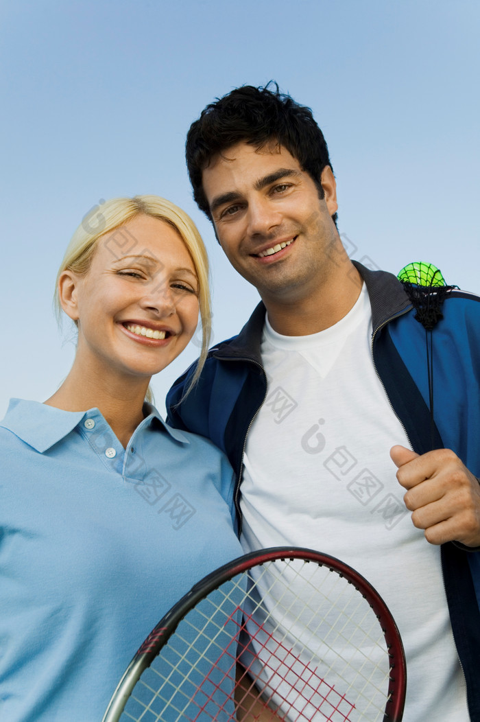 蓝色调在打网球的情侣摄影图