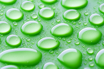 绿色调大水滴摄影图