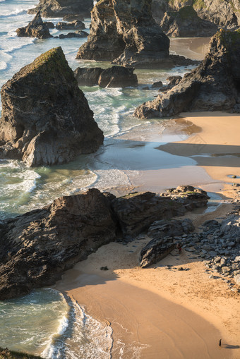 海滩上的石头石子摄影图