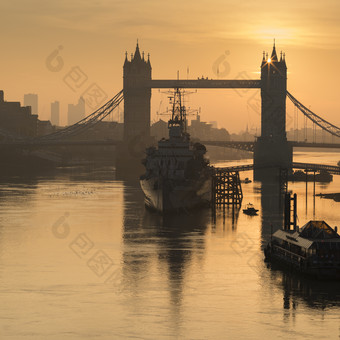 暗色<strong>伦敦大桥</strong>摄影图